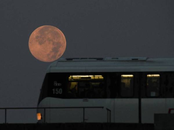 Bulan Mengambang Penuh