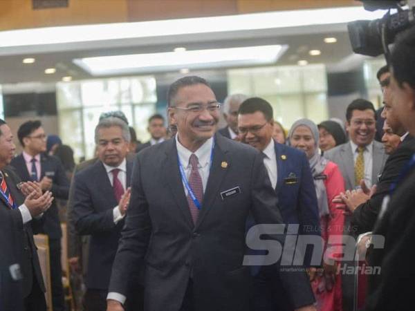 Hishammuddin hadir menyampaikan amanat kepada warga kerja Kementerian Luar Negeri di Bangunan Wisma Putra 1 di sini hari ini. - FOTO SHARIFUDIN ABDUL RAHIM