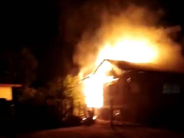 Sebuah rumah di Kampung Nail, Kuala Besut musnah dalam kebakaran malam tadi.