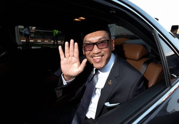 Datuk Seri Ahmad Faizal Azumu -foto Bernama