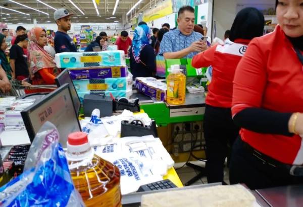 KPDNHEP Sabah mengesahkan tiada pembelian panik barangan isi rumah susulan penularan jangkitan koronavirus (Covid-19) di negeri itu. FOTO: Pembaca