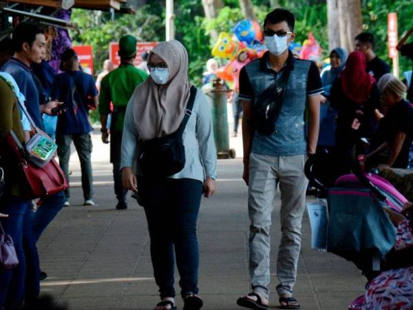 Orang ramai dinasihatkan tidak mengunjungi mana-mana tempat awam dan terbuka atau menangguhkan sebarang aktiviti fizikal di luar untuk sementara waktu susulan Covid-19 ketika ini. - Foto Bernama