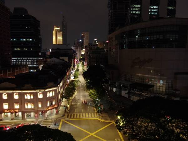 Pemandangan udara waktu malam di sekitar jalan-jalan utama di pusat bandar Kuala Lumpur. -Foto Bernama