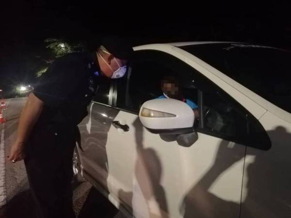 Aidi Sham menasihatkan orang ramai supaya duduk di rumah masing-masing sempena Ops Covid-19 semalam.