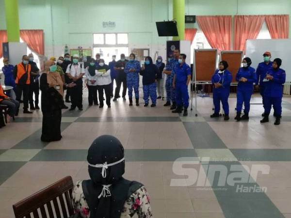 Persediaan petugas menerima peserta tabligh terdiri 132 pelajar tahfiz yang menyertai himpunan tabligh di Masjid Sri Petaling baru-baru ini.