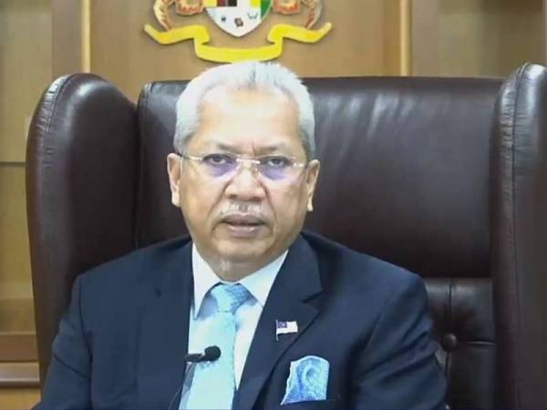 Annuar Musa semasa Facebook Live Kementerian Wilayah Persekutuan di sini hari ini.