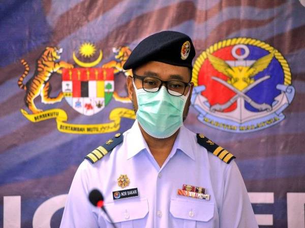 Nor Bakari pada sidang media Op Inter Agensi Covid-19 yang dijalankan bersama APMM Zon Maritim Labuan dan PPM Labuan di pejabat Zon Maritim Labuan hari ini. - Bernama