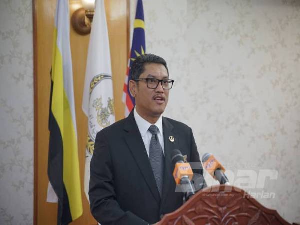 Ahmad Faizal menyampaikan Perutusan Khas berkaitan bantuan dan sumbangan kerajaan negeri dalam berhadapan Covid-19.