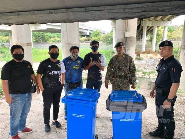 KDEBWM menyediakan lapan unit tong MGB berkapasiti 120 liter di empat lokasi kawalan barisan hadapan sekitar kawasan Ampang Jaya.