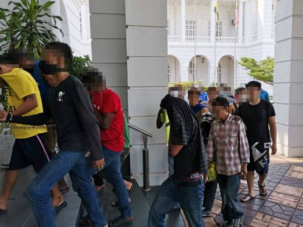 Seramai 33 individu termasuk kanak-kanak didakwa di Mahkamah Majistret atas pertuduhan ingkar PKP hari ini.