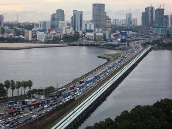 Singapura semalam mengumumkan sekatan sempadan ke atas kemasukan rakyat negara asing termasuk dari ASEAN, namun ia tidak membabitkan rakyat Malaysia.