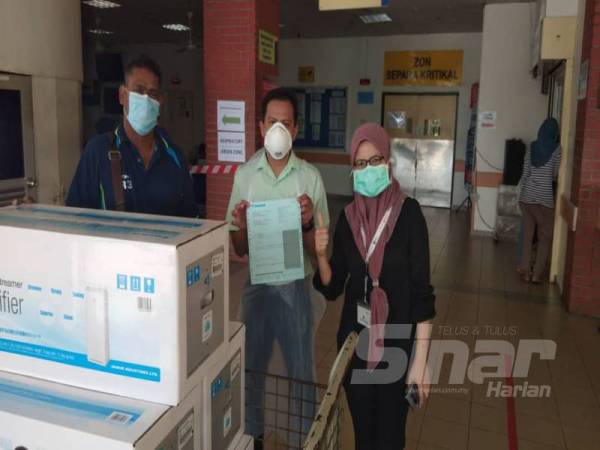 Sebahagian penapis udara Daikin Streamer yang disumbangkan kepada Hospital Sultanah Aminah di Johor Bahru, Johor baru-baru ini.