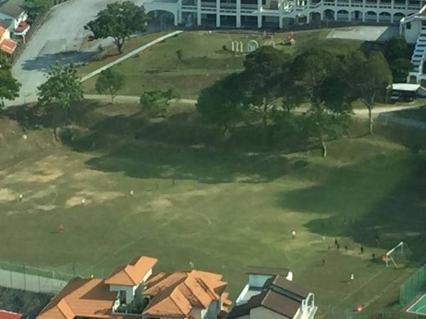 Penuntut kolej swasta ditahan selepas dikesan bermain bola sepak petang semalam.