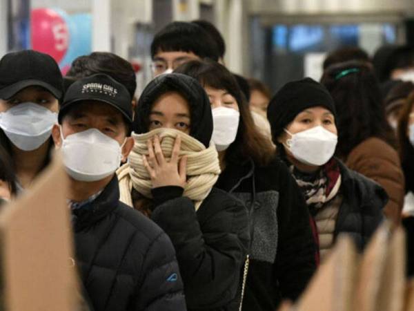 Korea Selatan mempertimbangkan untuk menggunakan gelang elektrik bagi menghalang mereka yang dikuarantin, keluar rumah.