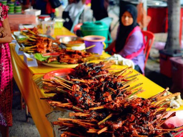 Banyak negeri telah mengumumkan pembatalan bazar Ramadan tahun ini angkara Covid-19. - Foto internet