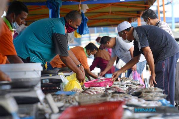  Sebanyak 61 lokasi Pasar Segar Terkawal (PST) yang diwujudkan di seluruh negara setakat hari ini mencatatkan hasil jualan keseluruhan terkini melebihi RM11 juta.