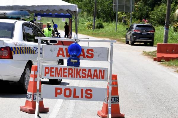 Kerajaan menguatkuasakan Perintah Kawalan Pergerakan Diperketatkan (PKPD) di kawasan Batu 21 hingga Batu 24 Sungai Lui, Hulu Langat, Selangor. -Foto Bernama