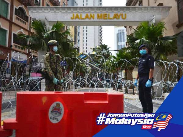 Seluruh susur masuk ke Jalan Masjid India ditutup dan dipasang kawat duri hari ini berikutan Perintah Kawalan Pergerakan Diperketatkan bagi menangani penularan wabak Covid-19. - Foto Sinar Harian/SHARIFUDIN ABDUL RAHIM