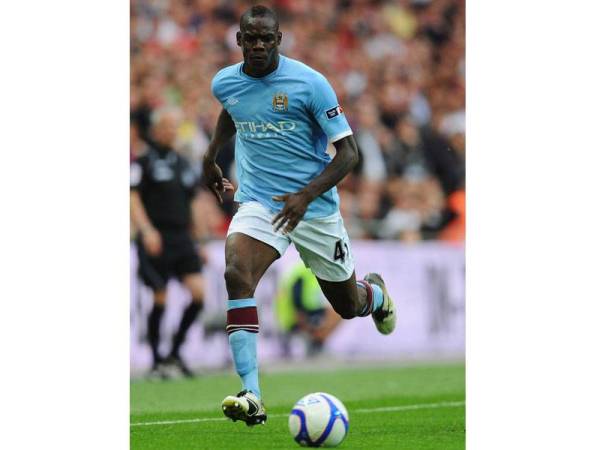 Aksi Balotelli bersama Manchester City suatu ketika dahulu. -Foto goal.com