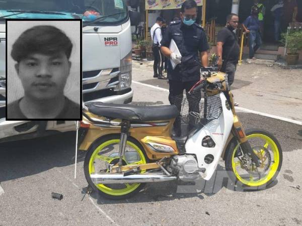 Motosikal mangsa diseret sejauh 9.8meter dalam kemalangan yang membabitkan sebuah lori di Simpang Empat Taman Bidara Permai Pengkalan Balak, Masjid Tanah di sini, petang tadi. (Gambar kecil:Muhammad Salman)