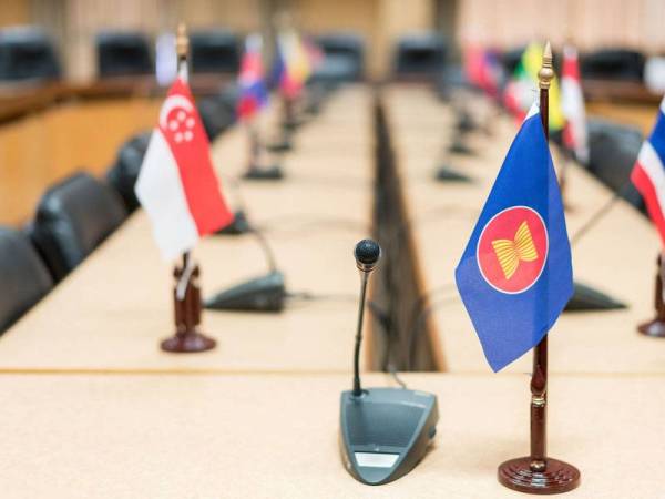 Menteri-Menteri Luar ASEAN bersetuju mewujudkan Tabung Khas ASEAN Covid-19 bagi memerangi pandemik Covid-19 di rantau berkenaan. - Foto 123RF