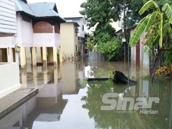 Tiada pemindahan penduduk dilakukan berikutan air mulai surut bermula jam 6.30 petang tadi.