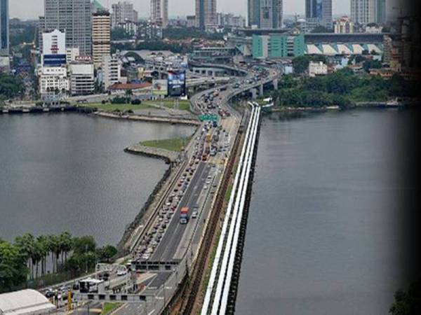 Jabatan Kesihatan Negeri Johor (JKNJ) menetapkan prosedur operasi standard (SOP) baharu berhubung pengurusan kemasukan melalui pintu masuk antarabangsa di Kompleks Kastam, Imigresen dan Kuarantin (CIQ) Bangunan Sultan Iskandar di sini atau di CIQ Kompleks Sultan Abu Bakar, Gelang Patah.