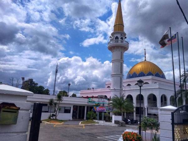 Masjid TJ memanfaatkan teknologi untuk mengimarahkan masjid itu sepanjang Ramadan dalam tempoh PKP.