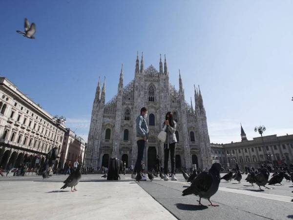 Itali akan melonggarkan sekatan pergerakan di seluruh negara pada 4 Mei ini yang membolehkan beberapa perniagaan utama disambung semula selepas tujuh minggu tidak beroperasi. - Foto AP