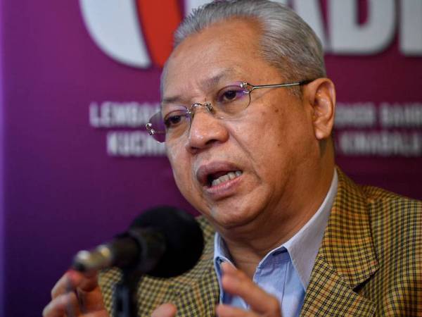 Annuar ketika temu bual bersama Bernama Radio mengenai Pengurusan Covid-19 dan soal jawab 'Light It Blue' Wilayah Persekutuan di Wisma Bernama hari ini. - Foto Bernama