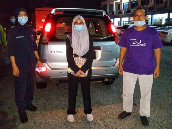 Sharifah Nahidhah dijemput ayahnya sebaik tiba di IPD Kuala Muda untuk pulang ke Sungai Petani, Kedah. - Foto ihsan USIM