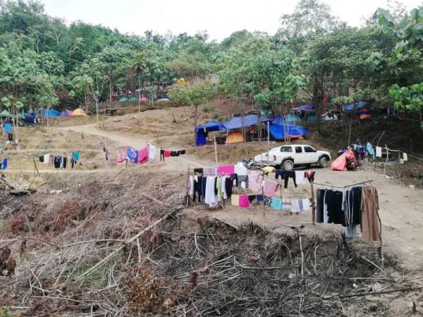 Polis menggempur sebuah kawasan penempatan di Kampung Hulu Rening, Batang Kali, Hulu Selangor pada 28 Mac lalu.