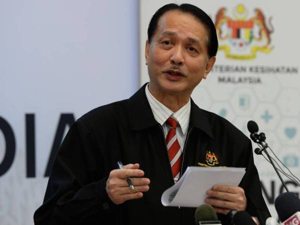 Noor Hisham ketika sidang media harian berkaitan jangkitan COVID-19 di Kementerian Kesihatan hari ini.-Foto: Bernama