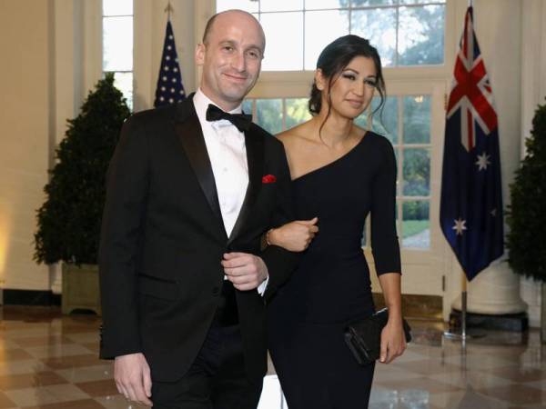 Katie merupakan isteri kepada Penasihat kanan Trump, Stephen Miller (kiri). -FOTO: AGENSI