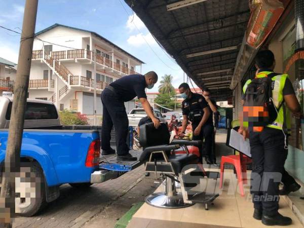 Lima premis yang diuruskan warga asing diarah tutup serta merta dalam operasi yang dijalankan Majlis Bandaraya Shah Alam (MBSA) di Kampung Baru Hicom, Seksyen 26 hari ini. 