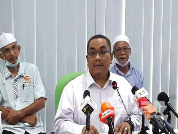 Muhammad Sanusi ketika bercakap pada sidang akhbar di Kompleks Pas Kedah di sini hari ini.