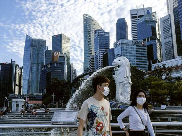 Singapura telah mencatatkan 26,098 kes jangkitan Covid-19. - Foto AP