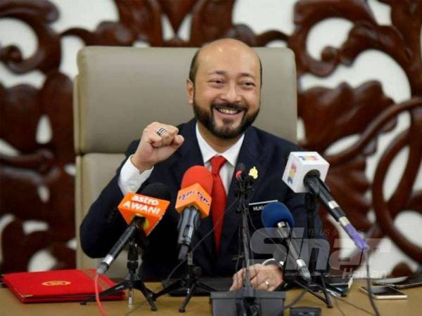 Mukhriz pada sidang media di Bilik Gerakan Negeri, Wisma Darul Aman hari ini.