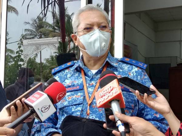 Annuar ketika ditemui media selepas menyampaikan sumbangan kepada imam di Darul Saodah di sini hari ini.