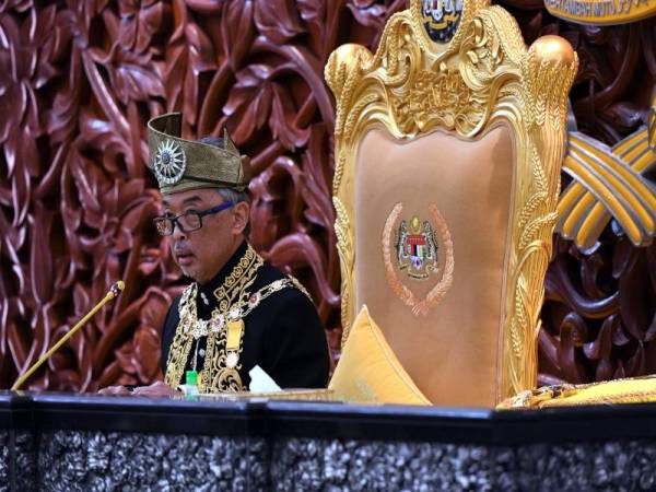 Yang di-Pertuan Agong Al-Sultan Abdullah Ri'ayatuddin Al-Mustafa Billah Shah berkenan menyampaikan titah Diraja pada Istiadat Pembukaan Mesyuarat Penggal Ketiga Parlimen ke-14 di Bangunan Parlimen hari ini. - Foto Bernama