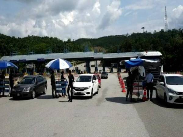 Keadaan lalu lintas berdekatan tol Bentong sekitar jam 3 petang tadi.