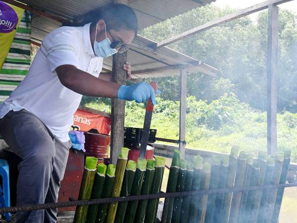 Abdul Qahhar Bujang, 34, mengusahakan jualan lemang secara pandu lalu dan pembayaran tunai semasa serahan (CoD) menggunakan khidmat penghantar tidak menyangka usahanya dalam tempoh mencabar ini berhasil walaupun tidak yakin untuk beroperasi semula pada Ramadan tahun ini.