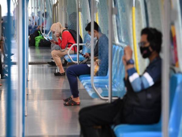 Tren Transit Aliran Massa (MRT) Laluan Sungai Buloh-Kajang (SBK) - Foto Bernama