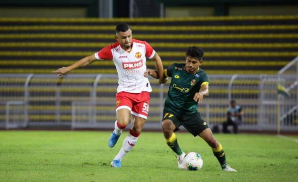 Aksi Lang Merah ketika melayan kunjungan Gergasi Merah pada saingan Liga Super di Alor Setar. Foto: FA Selangor