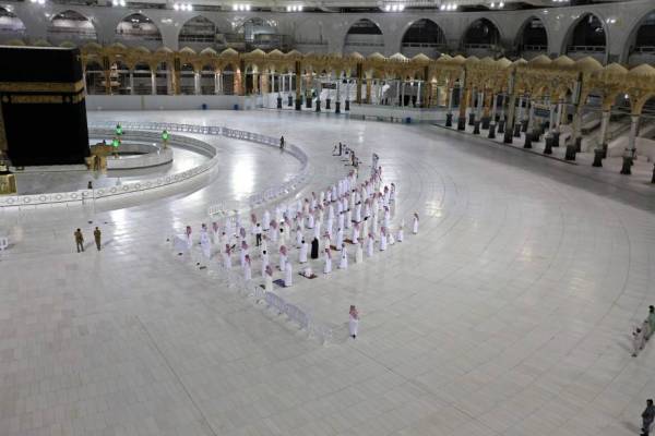 Sekatan akan ditamatkan dalam tiga fasa dan ditarik sepenuhnya mulai 21 Jun ini kecuali di kota suci Makkah.FOTO: AFP