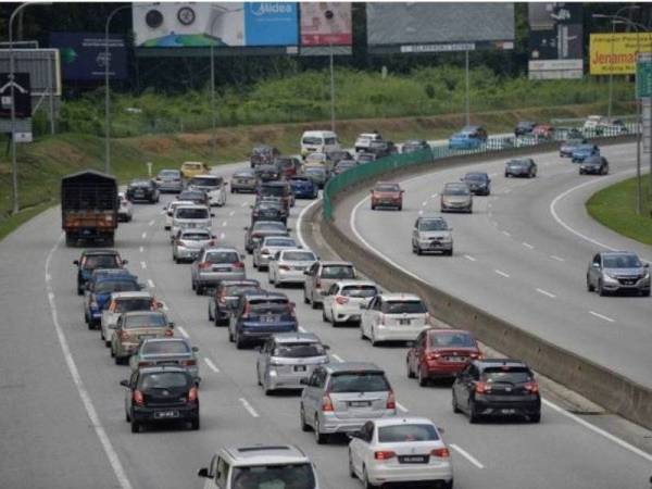 Aliran trafik tetap meningkat semasa musim perayaan.