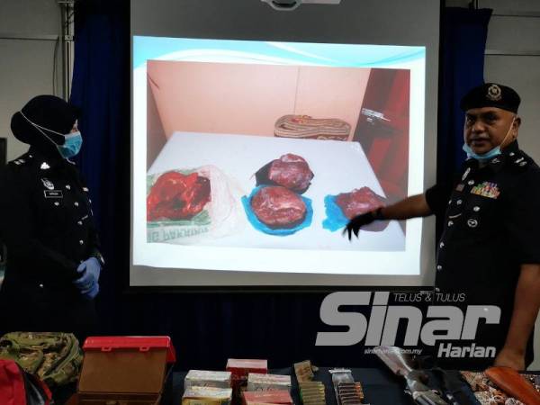 Daging kijang hasil memburu turut dirampas dalam serbuan pasukan polis bersama Perhilitan dan PGA.