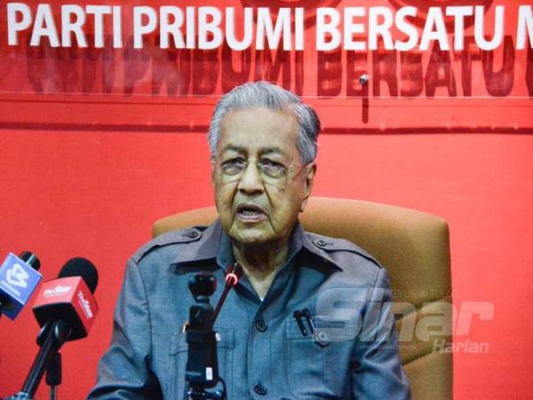 Pengerusi Bersatu, Tun Dr. Mahathir pada sidang media yang diadakan di Menara Yayasan Selangor.- Foto: ROSLI TALIB