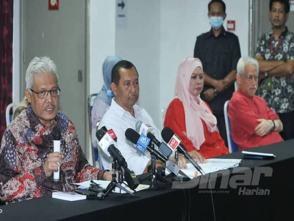 Rina turut hadir ketika sidang media Setiausaha Agung Bersatu, Datuk Seri Hamzah Zainuddin di Menara Yayasan Selangor. -Foto:ROSLI TALIB