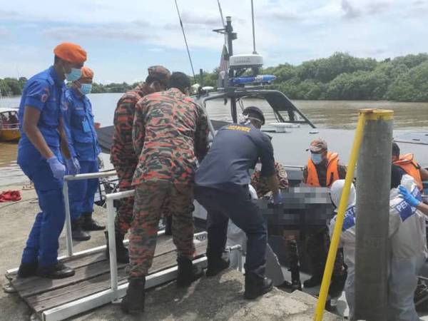 Mayat Nordin yang dikhuatiri hilang ketika keluar menangkap ikan di muara Sungai Kedah, Kuala Kedah, di sini, ditemukan lemas tengah hari tadi.